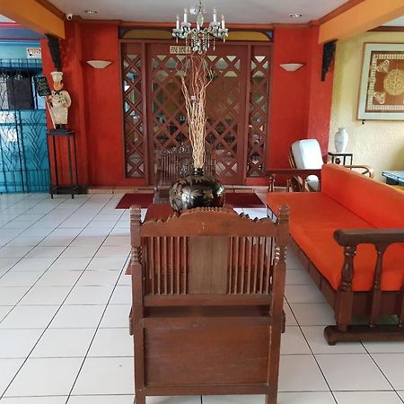 Saltimboca Tourist In Hotel Баколод Екстериор снимка