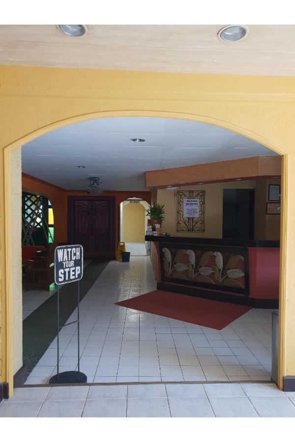 Saltimboca Tourist In Hotel Баколод Екстериор снимка