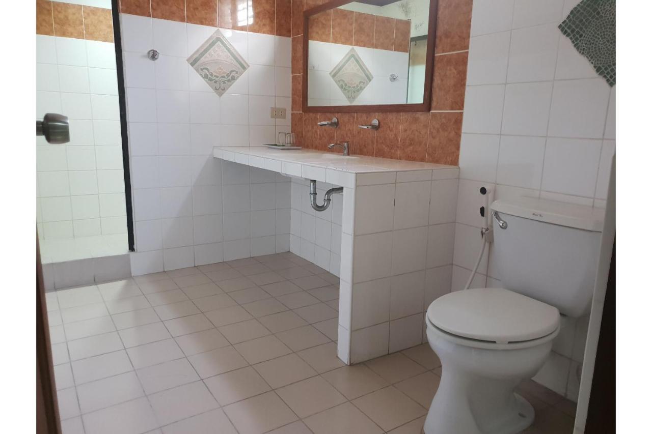 Saltimboca Tourist In Hotel Баколод Екстериор снимка