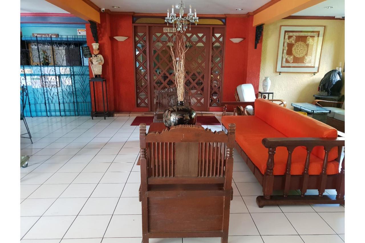 Saltimboca Tourist In Hotel Баколод Екстериор снимка