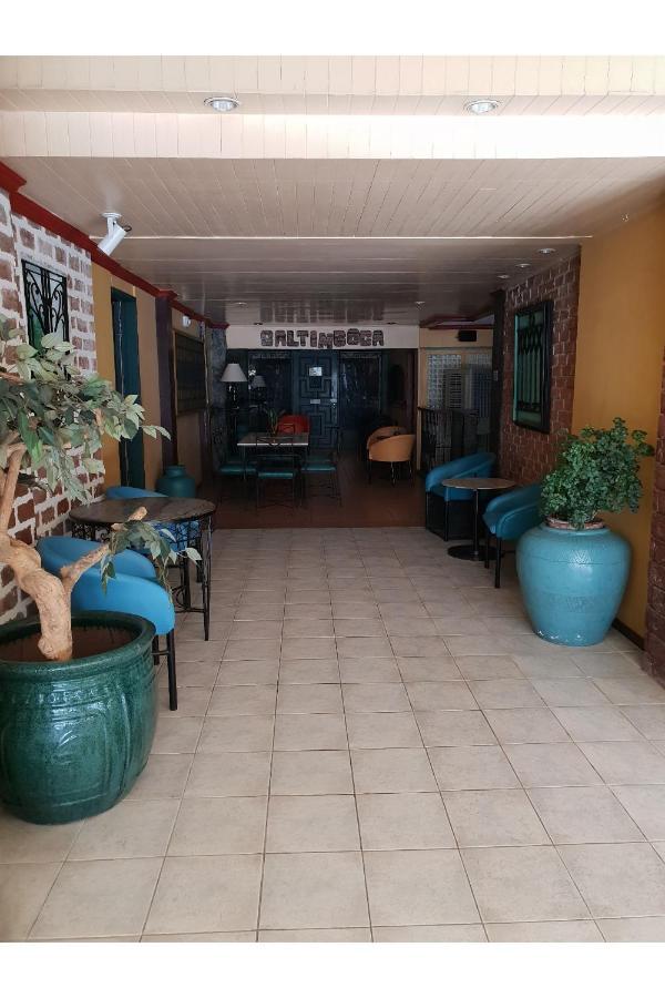Saltimboca Tourist In Hotel Баколод Екстериор снимка