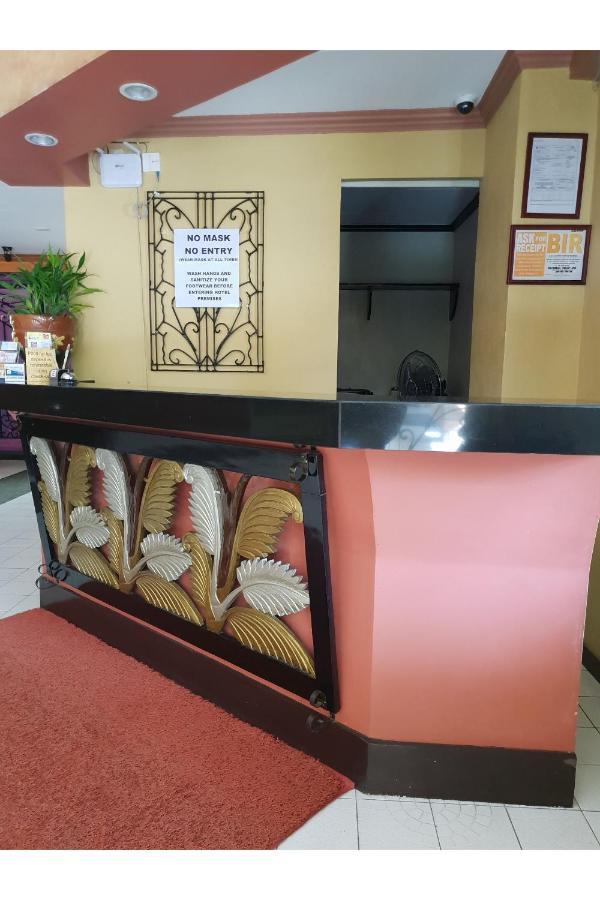Saltimboca Tourist In Hotel Баколод Екстериор снимка