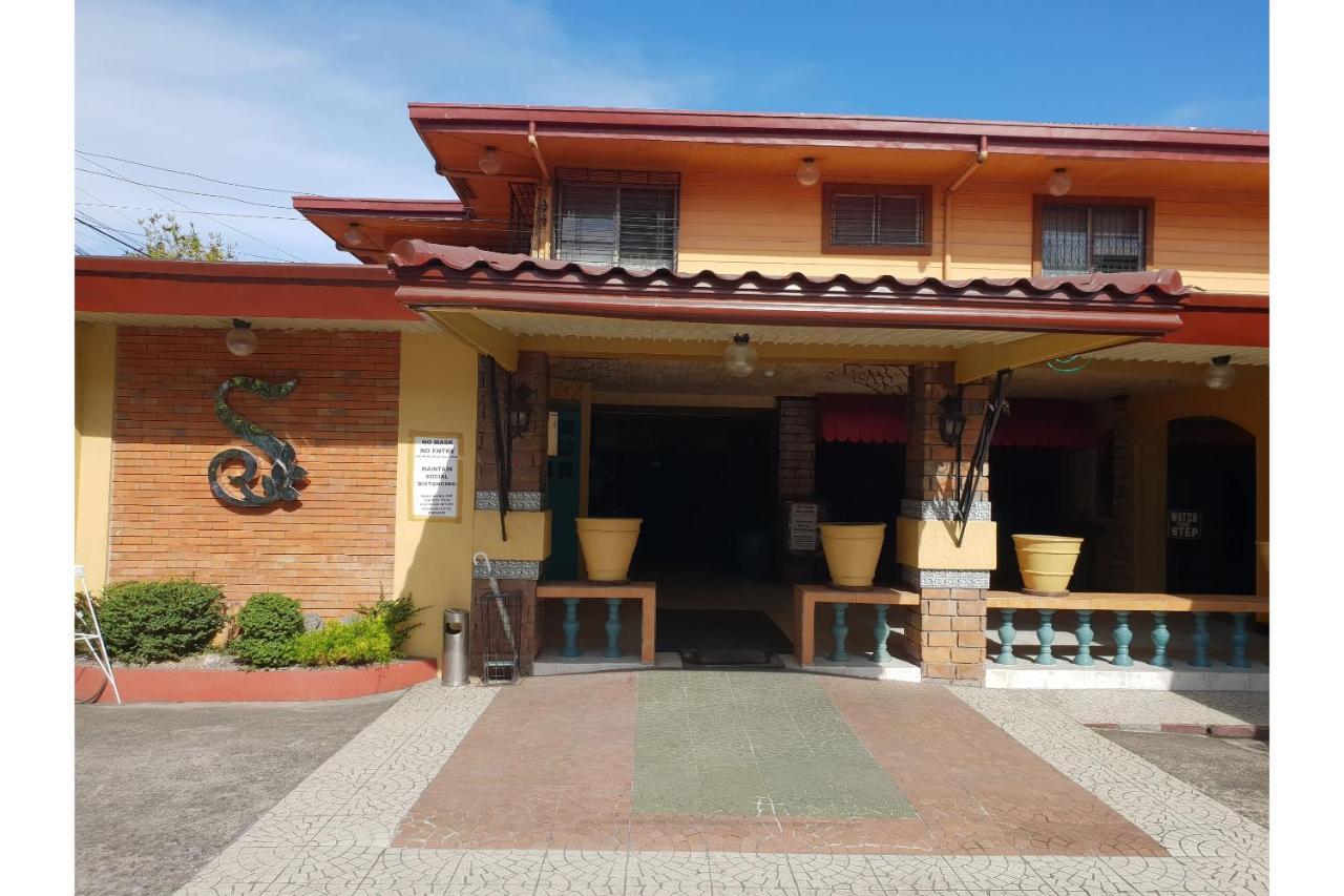 Saltimboca Tourist In Hotel Баколод Екстериор снимка